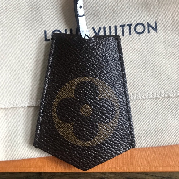 ❌SOLD❌Monogram Giant oversize key case - Picture 5 of 7